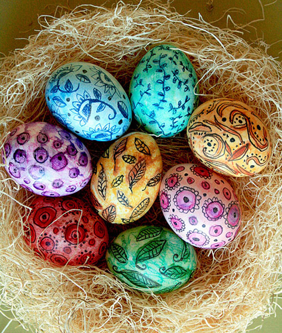	الرسم على البيض بالقلم الرصاص ثم تلوينه بالألوان المائية -اليوم السابع -4 -2015