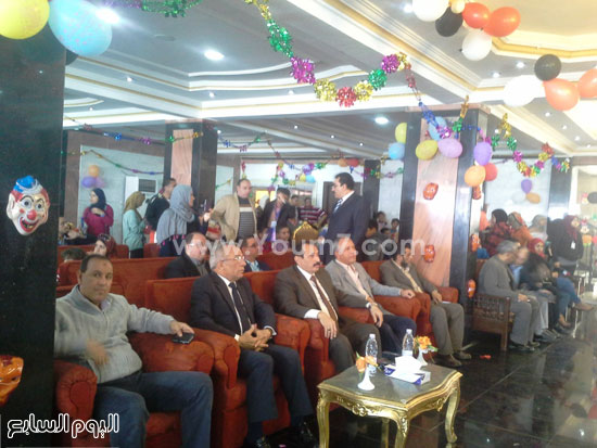 محافظ شمال سيناء والقيادات الأمنية فى الأحتفال-  اليوم السابع -4 -2015