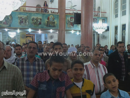 شعب الكنيسة أثناء تواجده بمراسم القداس -اليوم السابع -4 -2015