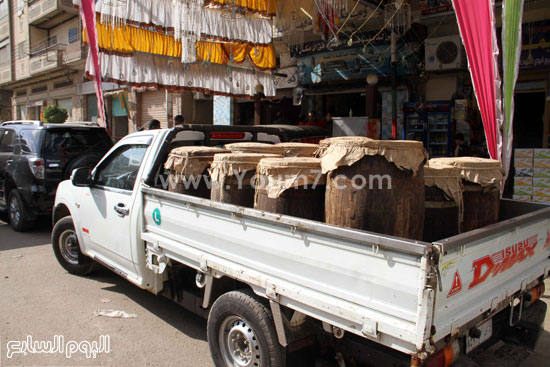 	سيارات نقل الفسيخ تمهيدا لتوزيعه لمحلات بيع الفسيخ  -اليوم السابع -4 -2015