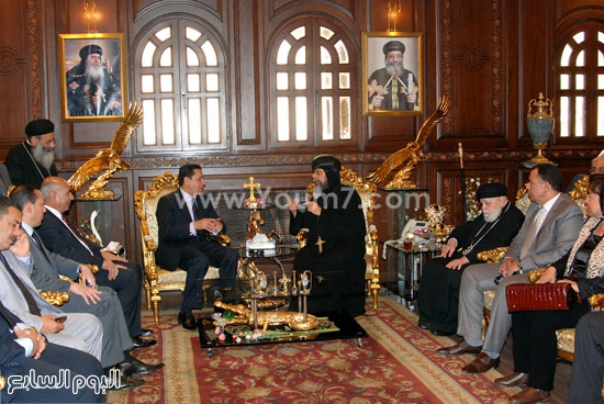 المحافظ والقيادات الأمنية والتنفيذية خلال التهنئة بالعيد -اليوم السابع -4 -2015