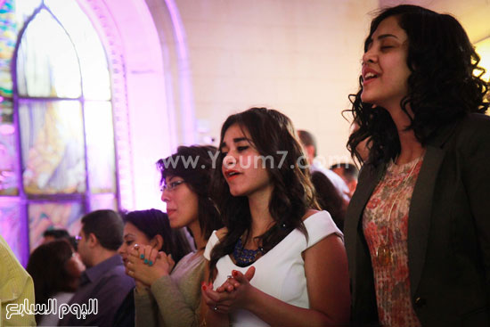  فتيات الكنيسة يرددن الترانيم -اليوم السابع -4 -2015