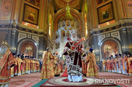 بطريرك موسكو وعموم روسيا كيريل خلال صلاة عيد الفصح -اليوم السابع -4 -2015