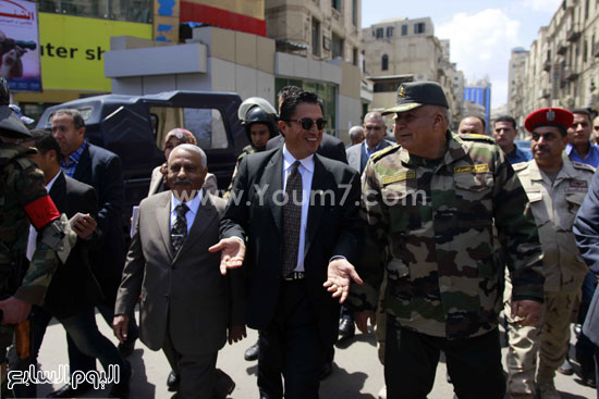 هانى المسيرى محافظ الإسكندرية أثناء استقبال الوزير -اليوم السابع -4 -2015