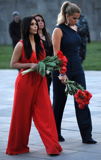  كيم وكلوى يضعون الزهور عند النصب التذكارى على مشارف العاصمة الأرمينية يريفان -اليوم السابع -4 -2015