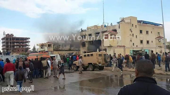 قوات الأمن وسيارات الإسعاف فى محيط الانفجار -اليوم السابع -4 -2015