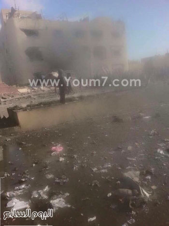 جانب من آثار الانفجار -اليوم السابع -4 -2015