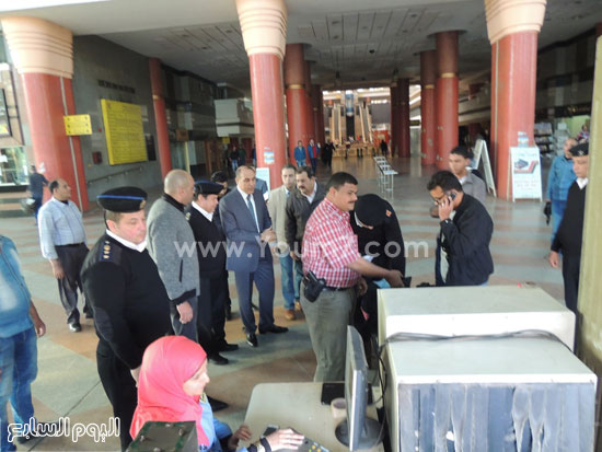  مدير شرطة النقل داخل محطة سيارات -اليوم السابع -4 -2015