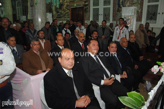 حافظ مطروح ومدير الأمن وقيادات الأجهزة داخل كنيسة السيدة العذراء -اليوم السابع -4 -2015