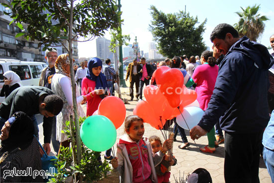 	أطفال يحتفلون بشم النسيم  -اليوم السابع -4 -2015