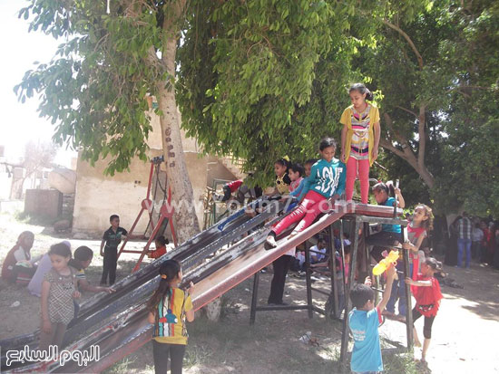 	 الأطفال يحتفلون بشم النسيم بالمزارع  -اليوم السابع -4 -2015