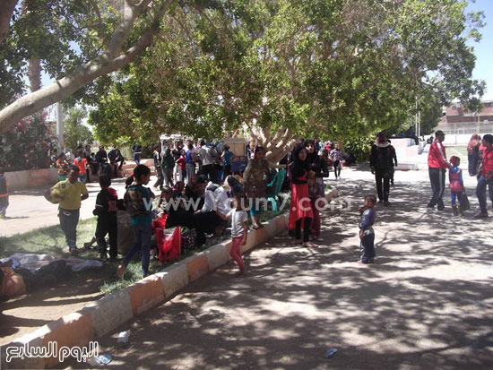  إقبال كثيف من المواطنين على المنتزهات بالوادى الجديد  -اليوم السابع -4 -2015
