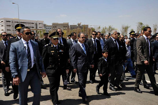 رئيس الوزراء ووزير الداخلية يتقدمان جنازة شهداء حادث انفجار قسم شرطة ثالث العريش  -اليوم السابع -4 -2015