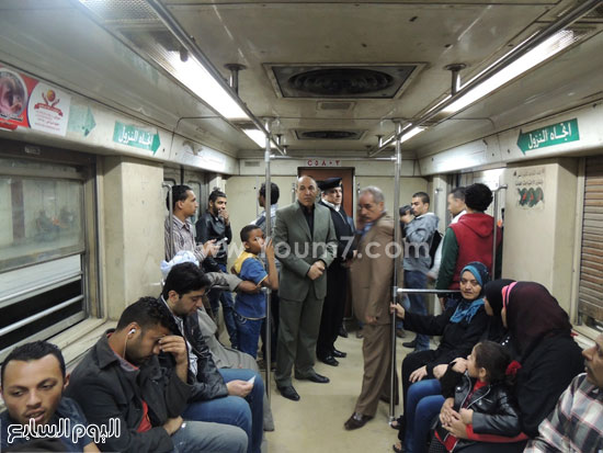 مساعد وزير الداخلية يستقل المترو للتأكد من انتشار القوات لتأمين الركاب وفحص المشتبه فيهم -اليوم السابع -4 -2015