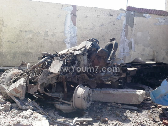 احدى سيارات القسم المحترقة  -اليوم السابع -4 -2015