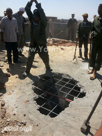 أثناء إزالة الطابق العلوى بإحدى العمارات السكنية -اليوم السابع -4 -2015