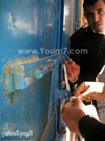  إغلاق مخزن لأحد المحلات التجارية -اليوم السابع -4 -2015