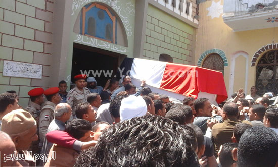  الشرطة العسكرية تؤمن دخول الجنازة للمسجد  -اليوم السابع -4 -2015