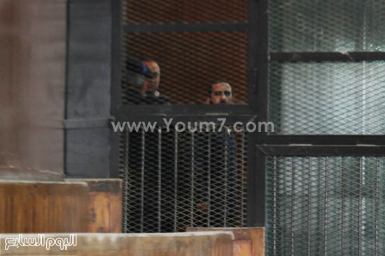 أحد المتهمين داخل قفص الاتهام أثناء الجلسة -اليوم السابع -4 -2015 أحد المتهمين داخل قفص الاتهام أثناء الجلسة -اليوم السابع -4 -2015