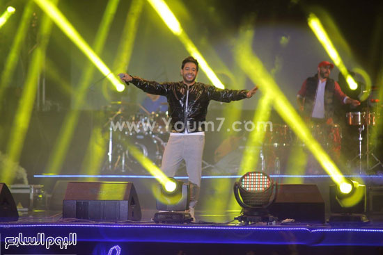 حماقى أثناء الحفل  -اليوم السابع -4 -2015