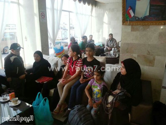   أسر مصرية بعد وصولهم للفندق -اليوم السابع -4 -2015