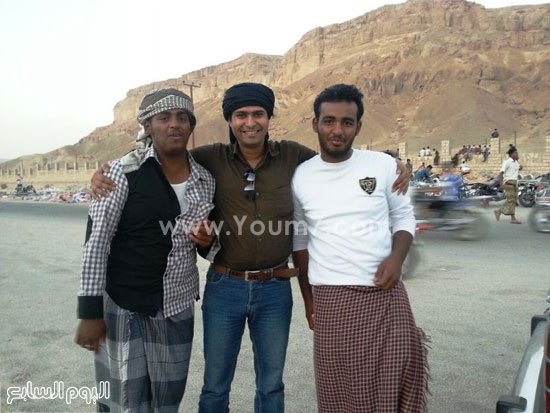  المهندس محمود محمد مع أصدقائه فى اليمن قبل فراره من هناك -اليوم السابع -4 -2015