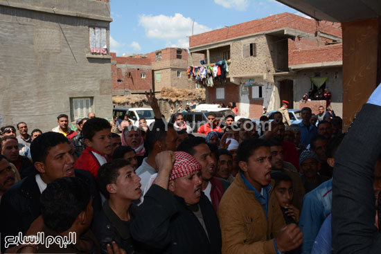 أهالى قرية الوشايحة بالدقهلية يهتفون ضد الإرهاب  -اليوم السابع -4 -2015