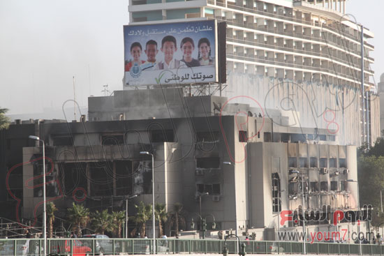 الأدخنة تتصاعد من مقر الحزب الوطنى المشتعل بكورنيش النيل -اليوم السابع -4 -2015
