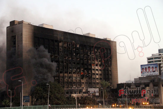 النيران تلتهم مقر الحزب الوطنى بميدان التحرير -اليوم السابع -4 -2015