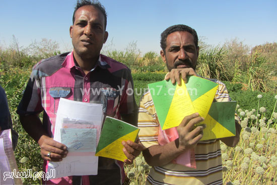 اثنان من مزارعى قرية الشركة 3 يطالبون رئيس الوزراء بحل مشكلتهم  -اليوم السابع -4 -2015