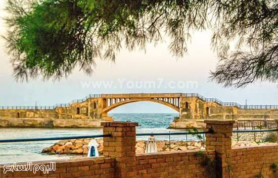 كوبرى المنتزه الأثرى والمغلق منذ 4 سنوات -اليوم السابع -4 -2015