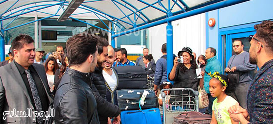 	تامر حسنى اثناء مغادرة المطار  -اليوم السابع -4 -2015