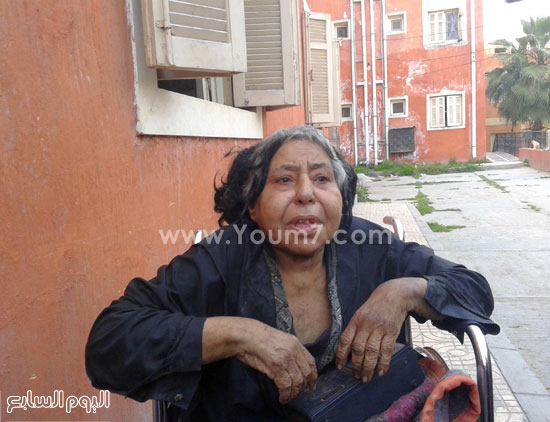 ليلى صالح السيدة العجوز مع فرق التدخل السريع  -اليوم السابع -4 -2015