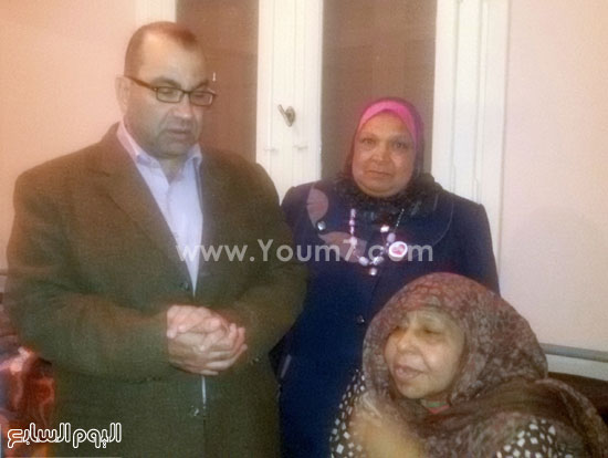 ليلى صالح أثناء فرضها الذهاب مع لجنة وزارة التضامن -اليوم السابع -4 -2015