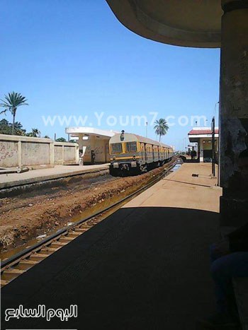 ميل القطار بسبب اعوجاج القضبان-  اليوم السابع -4 -2015