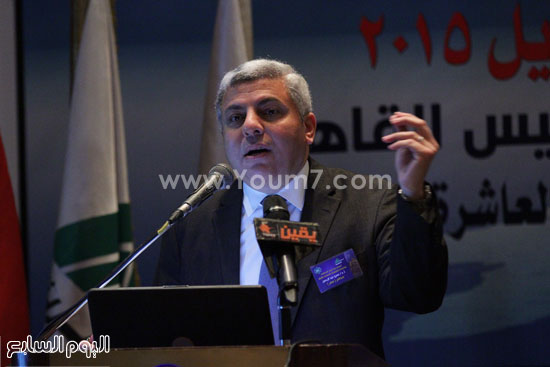 	الدكتور عمرو عبد الرحمن خلال شرحه مميزات استخدام البوليمرات المسلحة بالألياف -اليوم السابع -4 -2015
