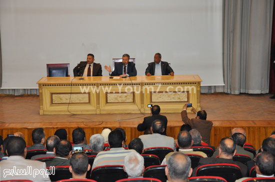  وزير التعليم يؤكد أن كرامة المعلم من كرامته -اليوم السابع -4 -2015