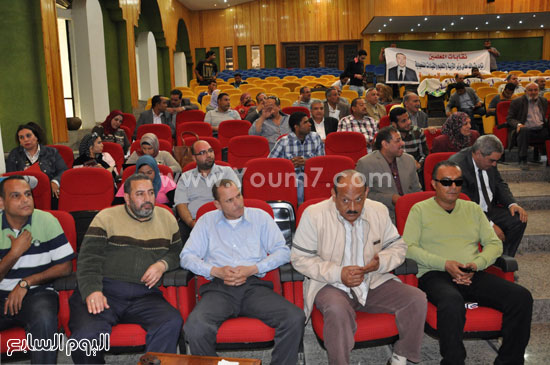  جانب من الحضور أثناء وجودهم بالوزارة -اليوم السابع -4 -2015