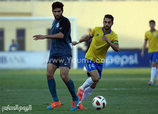 عمرو السولية يتابع الكرة -اليوم السابع -4 -2015