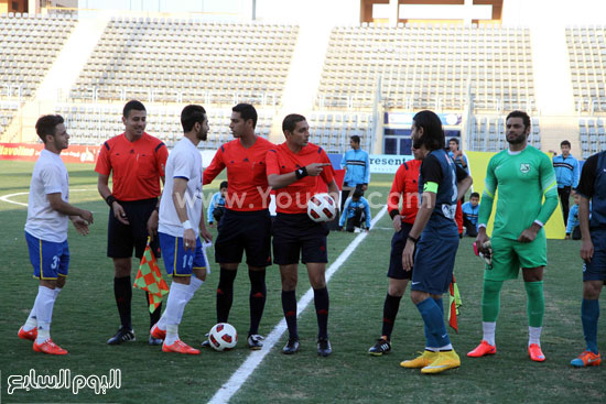 لاعبو الإسماعيلى يرتدون قمصان عليها صورة محمود عبد العزيز زيزو قبل اللقاء -اليوم السابع -4 -2015