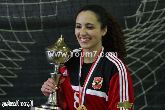 	فرحة لاعبة الأهلى بالتتويج -اليوم السابع -4 -2015