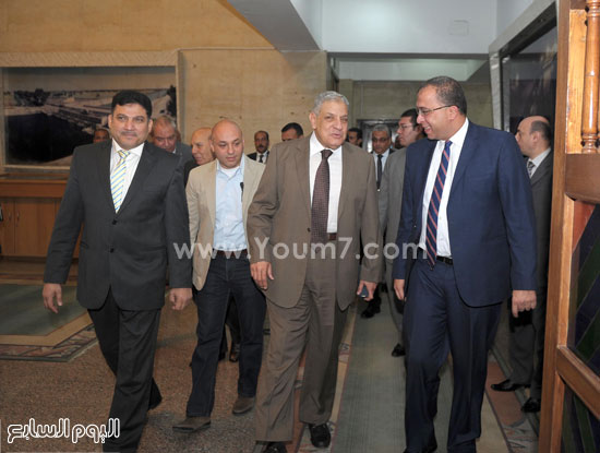  المهندس إبراهيم محلب ووزيرا الرى والتخطيط قبل الاجتماع  -اليوم السابع -4 -2015