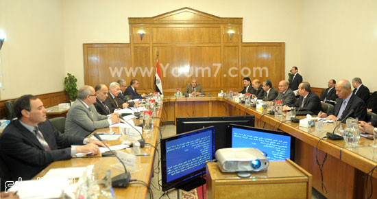  جانب من اجتماع المهندس إبراهيم محلب وعدد من الوزراء  -اليوم السابع -4 -2015