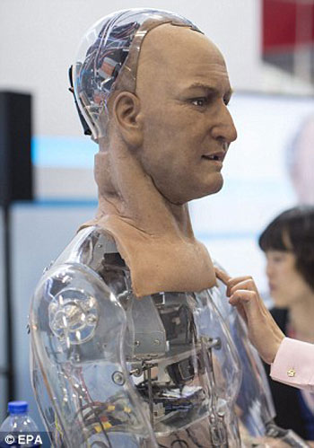 	يمكن لهذا الروبوت رؤية وجه من أمامه -اليوم السابع -4 -2015