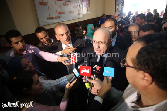  الدكتور عادل عدوى وزير الصحة يتفقد حملة تطعيم شلل الأطفال -اليوم السابع -4 -2015