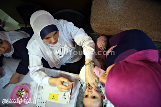  تم تزويد المختصين بالحملة بعدد 18 مليون جرعة من طعم شلل الأطفال الفموى لتطعيم جميع الأطفال -اليوم السابع -4 -2015