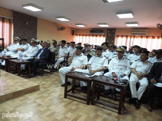 ضباط شرطة النقل أثناء اجتماع مساعد الوزير بهم -اليوم السابع -4 -2015