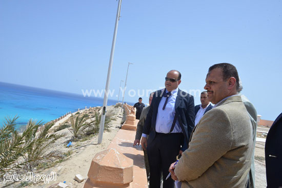 محافظ مطروح يتابع أعمال التطوير التى بدأها المحافظ السابق بهضبة عجيبة -اليوم السابع -4 -2015