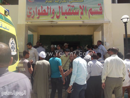 أهالى المتوفين والمصابين أمام قسم الاستقبال والطوارئ -اليوم السابع -4 -2015