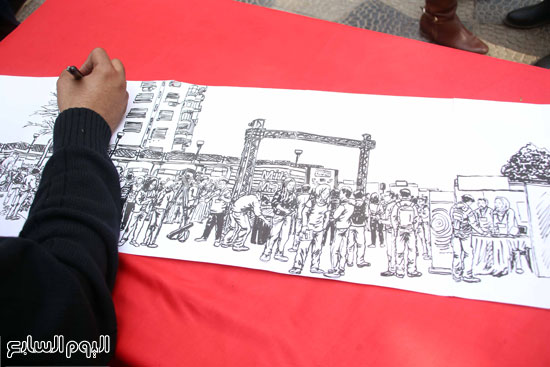 	محمد خلال رسمه إحدى اللوحات. -اليوم السابع -4 -2015